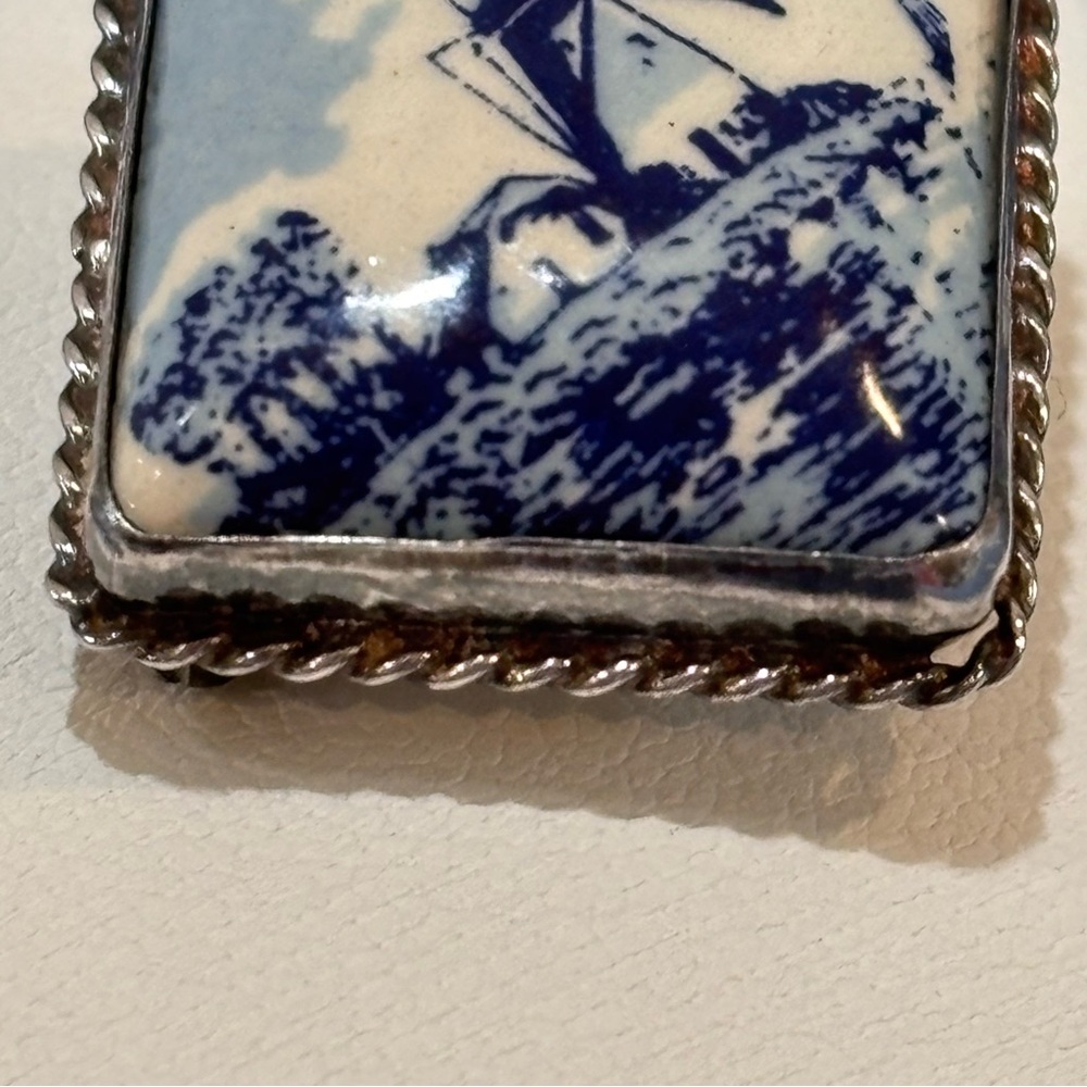 Vintage Windmill Brooch with Blue and White Design - Picture 2 of 8